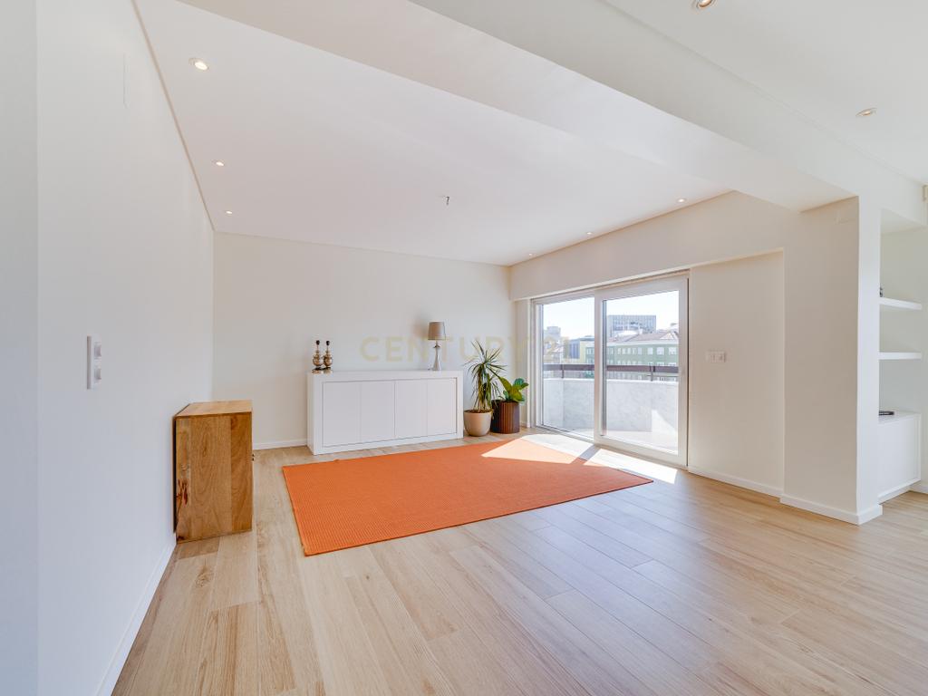 Luxuoso apartamento T4 em Lisboa com Vista e Acabamentos de Alta Qualidade - Image 12
